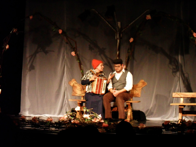 Confira as fotos das apresentações do fim de semana do “MS em Cena” Atores durante apresentação da peça