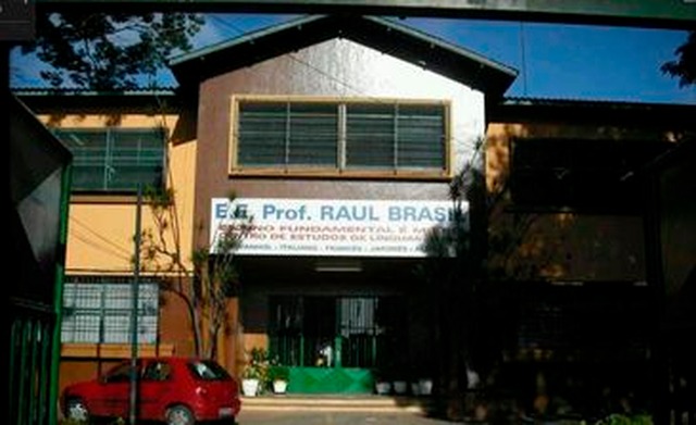 Chega a dez número de mortos em tiroteio em Suzano Fachada da Escola Estadual Prof. Raul Brasil, em Suzano (SP) Google Street View/Reprodu