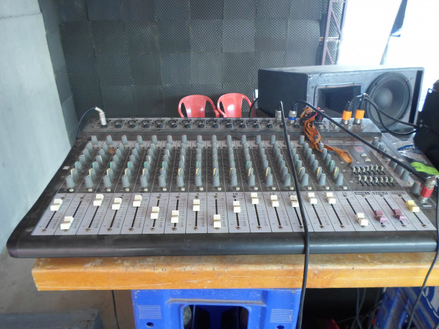 Mesa de som apreendida pela PMA por poluição sonora (Foto: Assessoria)