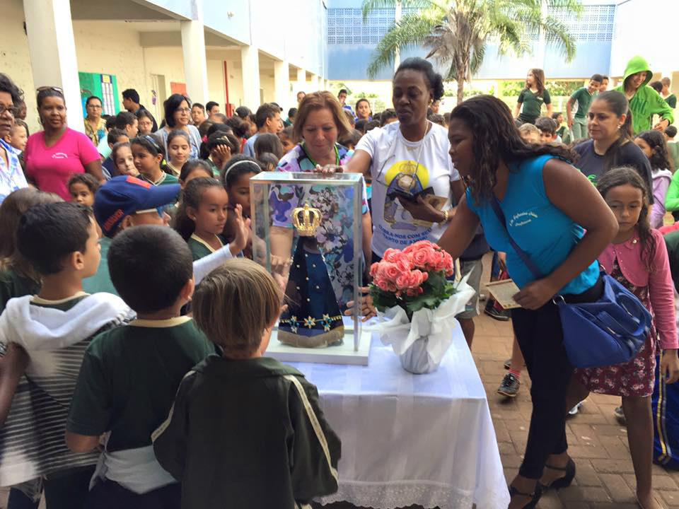 Procissão e missa marcam a despedida da Imagem Peregrina de Nossa Senhora Aparecida Por onde passou, Padres e religiosos conduziram a imagem peregrina em visitas aos enfermos, famílias, hospitais, repartições públicas, órgãos de segurança, escolas e pontos comerciais. (Foto: Assessoria)