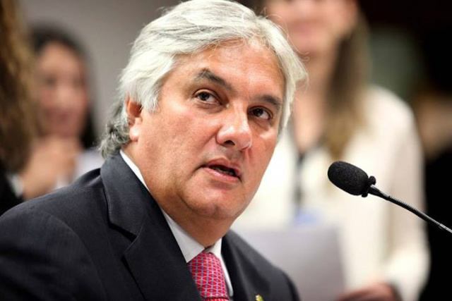 Após homologar delação, Delcídio sai do PT Delcídio do amaral estava suspenso do partido por determinação do presidente nacional do PT, Rui Falcão. (Foto: Divulgação)