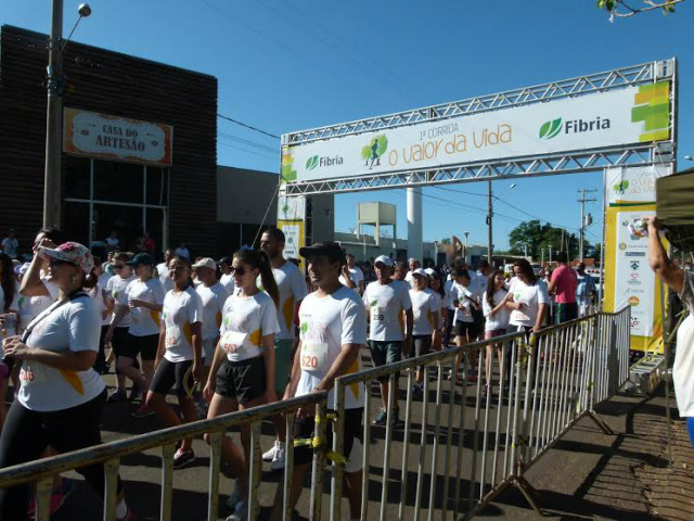 Corrida de rua da Fibria foi realizada com sucesso em Três Lagoas Na largada, a disposição dos participantes era notória e ao final todos se sentiram satisfeitos com seus resultados (Foto: Divulgação)