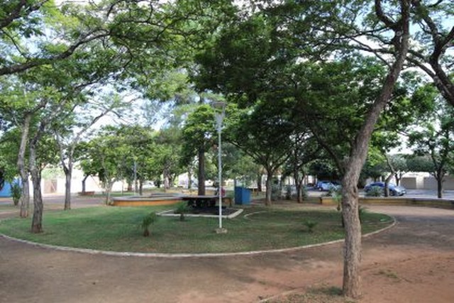 Vandalismo deixa Praça de Três Lagoas sem iluminação