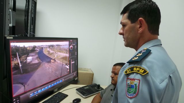 Coronel Monari disse que o sistema entrará em operação na próxima semana e cidade ficará vigiada 24 horas em tempo real (Foto: Lucas Gustavo)