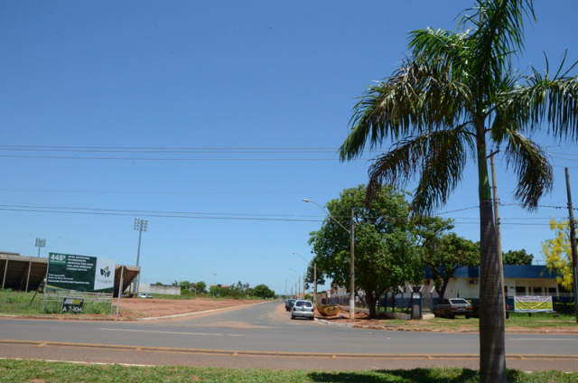 O asfalto na rua José Hamilcarl visa desafogar o tráfego de veículos da rua Egídio Thomé (Foto: Divulgação)