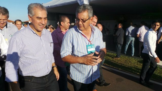 Governador Reinaldo Azambuja e Ricardo Ojeda, diretor do Perfil News. (Foto: Lucas Gustavo/ Arquivo/ Perfil News). 