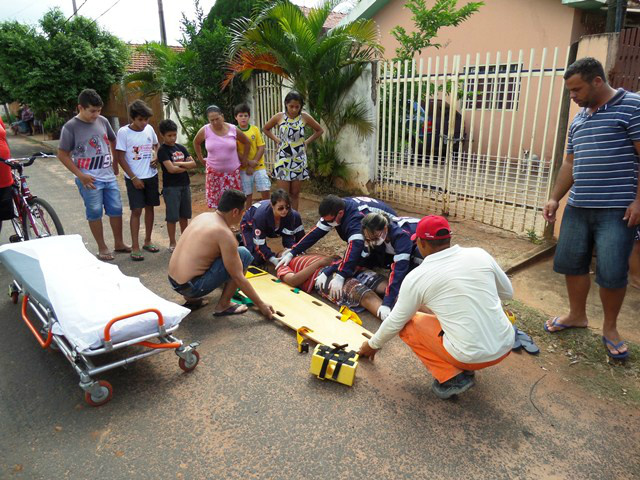 Garoto de 13 anos foi atropelado por um carro na Vila Carioca (Foto: Celso Daniel)