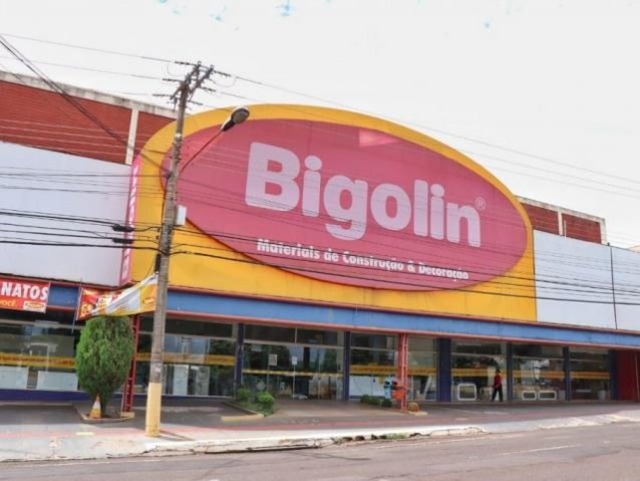 Justiça decreta falência do Grupo Bigolin, lacra lojas e bloqueia bens Bigolin fechada na rua 13 de Maio, em Campo Grande. (Foto: Henrique Kawaminami)