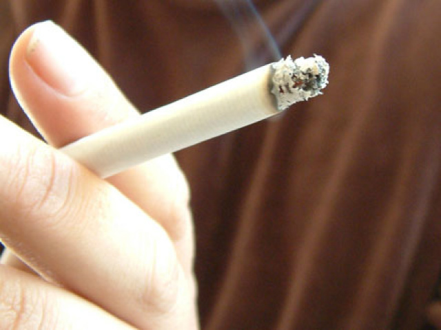  Estudo realizado na Suécia, no Orebro University Hospital, revela que ex-fumantes conseguem reduzir os riscos de ter catarata. (Foto: Divulgação)