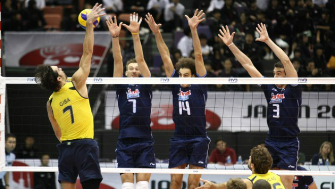 Giba teve muito trabalho com o forte bloqueio italiano
Foto: FIVB / Divulgação