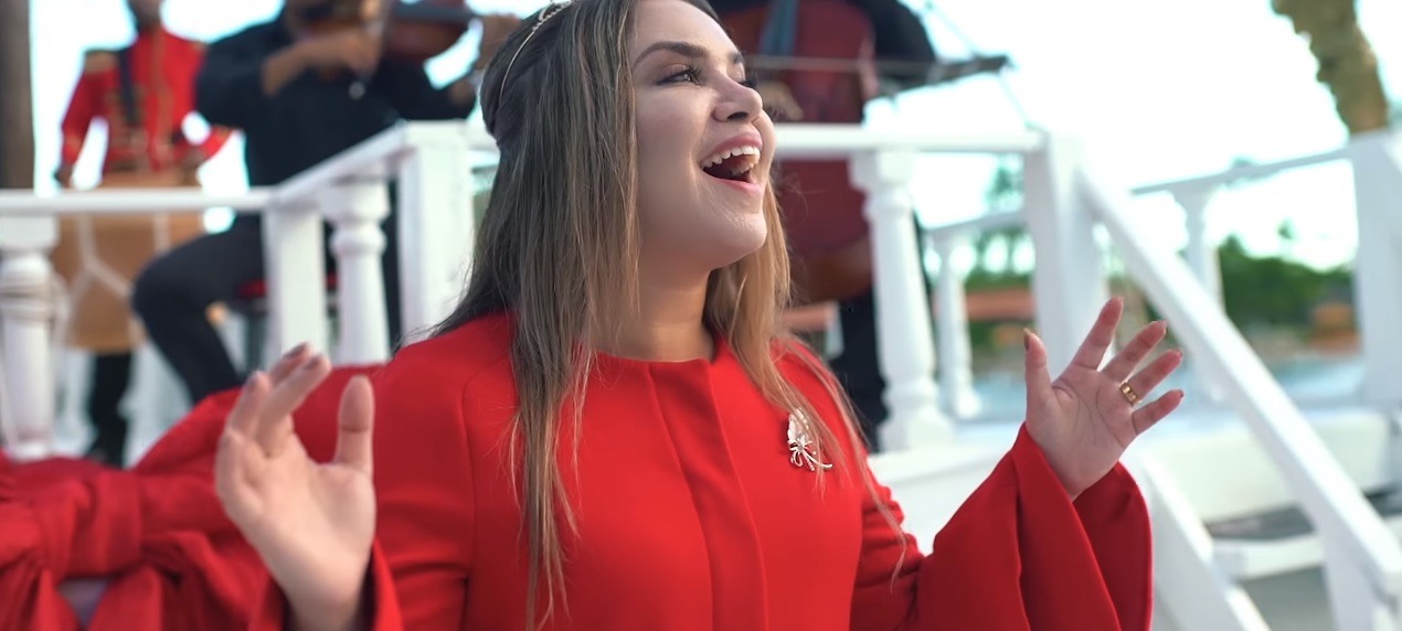 Igreja de Três Lagoas traz Sarah Farias em Chá de Mulheres Cantora Sarah Farias. (Imagem: Divulgação).