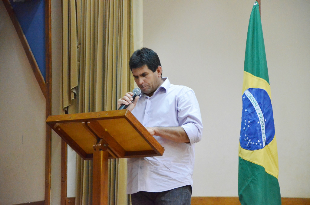 O presidente do Conselho Municipal de Saúde, Edson Queiroz declarou a abertura do encontro. (Foto: Assessoria)