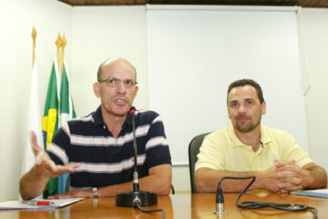 Prefeito de Amambai, Sérgio Barbosa, fala em evento da Assomasul. (Foto: Chico Ribeiro)
