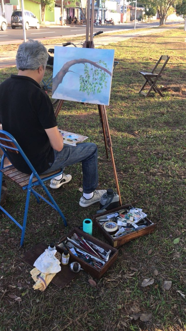 O talento do pintor mostra na tela uma obra quase pronta , inspirada na paisagem da Lagoa Maior (Foto: Jamile Zaguir)