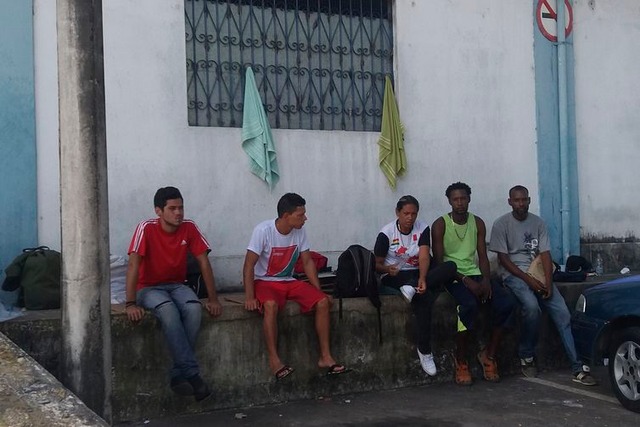 Vice-presidente dos EUA visitará abrigo de venezuelanos em Manaus Venezuelanos na rodoviária de Manaus (Bianca Paiva/Agência Brasil)