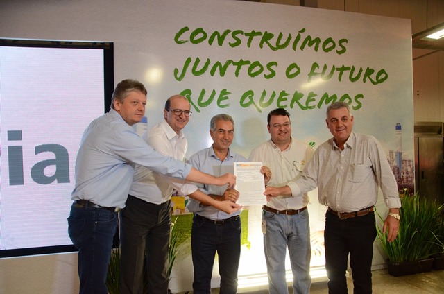 Prefeito de Três Lagoas e Governador de MS visitam obras do Hospital Regional e nova linha de produção de celulose da Fibria As visitas foram acompanhadas por diversas autoridades locais e estaduais como o vice-prefeito, secretários, vereadores e empresários. (Foto: SECOM TRÊS LAGOAS)