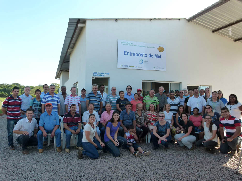 Fibria inaugura o primeiro Entreposto de Mel de Brasilândia Equipado com moderno maquinário e com capacidade para processar 10 toneladas de mel por mês, o local irá beneficiar diretamente 23 apicultores que integrarão a Associação Brasilandense de Apicultores (ABA). (Foto: Assessoria)
