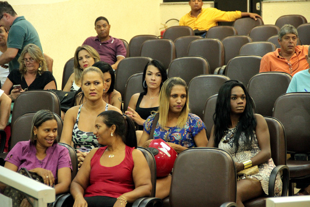 A votação e aprovação foram acompanhadas e festejadas por um grupo de representantes da Associação da Diversidade Sexual/LGBT de Três Lagoas (Foto: Assessoria)