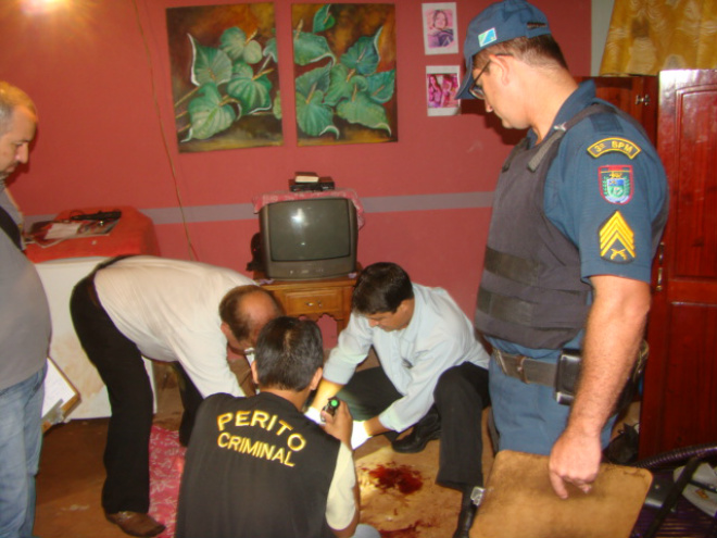 Jovem é morta a marteladas e padrinho é achado sujo de sangue Causa da morte de Priscila será investigada pela polícia (Foto: Osvaldo Duarte / Dourados News)