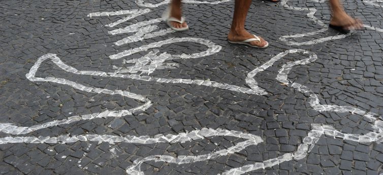 A cada 60 minutos, uma criança ou adolescente morre por arma de fogo Fernando Frazão/Arquivo/Agência Brasil