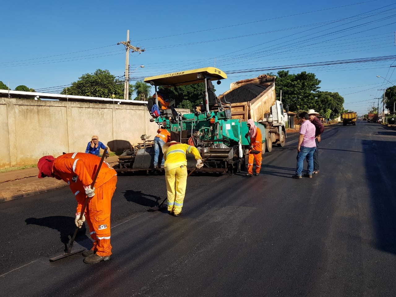 Guerreiro cobra qualidade de empresas que realizam serviços de infraestrutura na cidade Prefeito e Secretário fizeram visitas às obras neste sábado. Foto: Divulgação