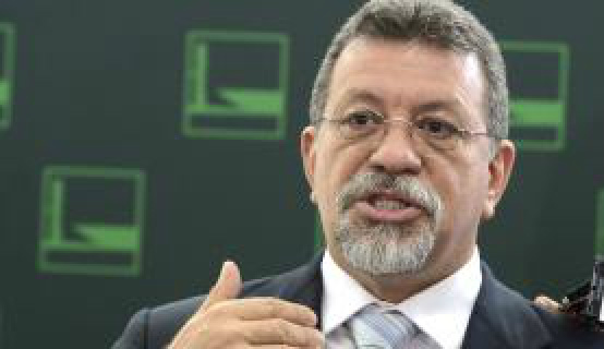 O líder do PT na Câmara dos Deputados, Afonso Florence, reuniu-se com a presidenta Dilma junto com ministros e outros parlamentares. (Foto: Antonio Cruz/ Agência Brasil)