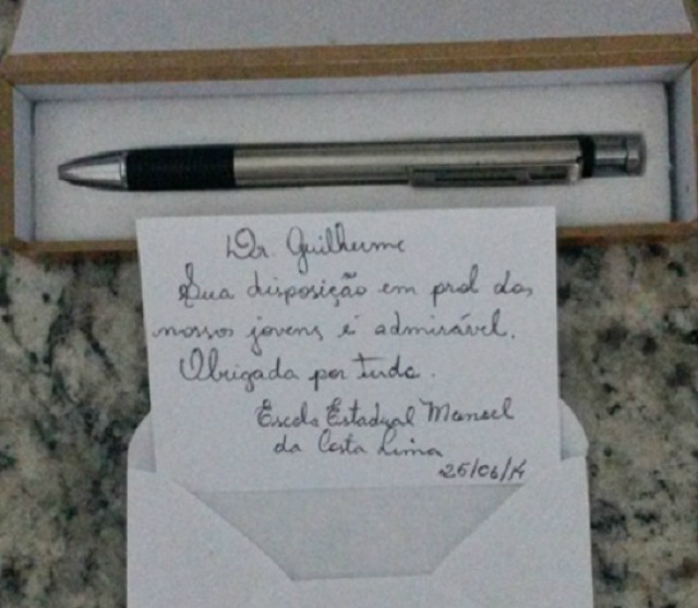 O Policial Civil foi agraciado com uma singela lembrança e uma carta de agradecimentos (Foto: Divulgação/PC MS)