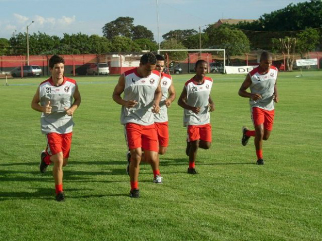 Jogadores do Águia Negra fazem trabalho físico de olho no Campeonato Estadual
Fotos: Chiquinho Lima