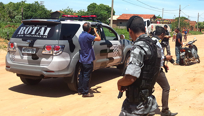 Policiais com as novas viaturas em ação na ruas de Três Lagoas (Foto: Ricardo Ojeda)