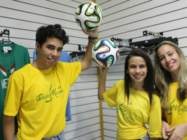 Jovens serão guardiões de bandeira da Fifa (Foto: Gabriela Pavão/G1 MS) 