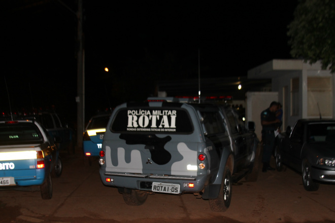 Várias viaturas da Polícia Militar foram mobilizadas para atender as ocorrências na noite de domingo que chegou a congestionar o estacionamento da  Delegacia de Pronto Atendimento Comunitário (Depac) (Fotos: Ricardo Ojeda)
