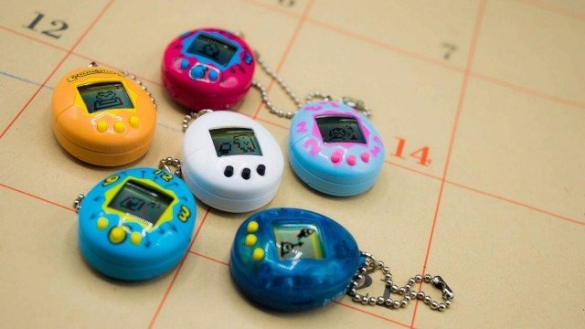 Tamagotchi será relançado em edição limitada para celebrar 20º aniversário O mini Tamagotchi será relançado em versão limitada e seis modelos diferentes Foto: DIVULGAÇÃO