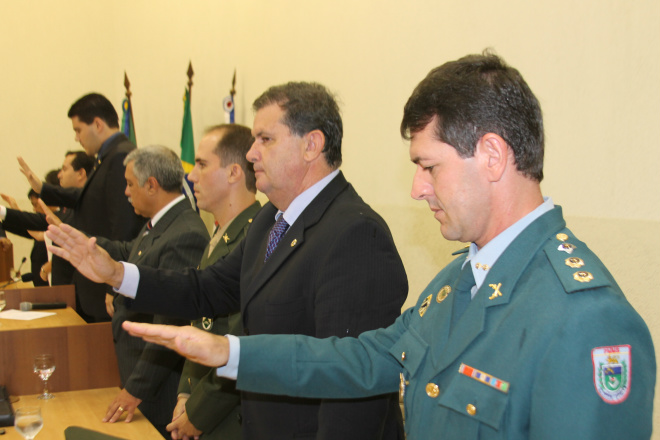 Lágrimas e emoção marcam posse de Marcia Moura e dos 17 vereadores Autoridades, militares, do legislativo estadual e do Ministério Público prestigiaram a solenidade de posse (Fotos: Ricardo Ojeda)