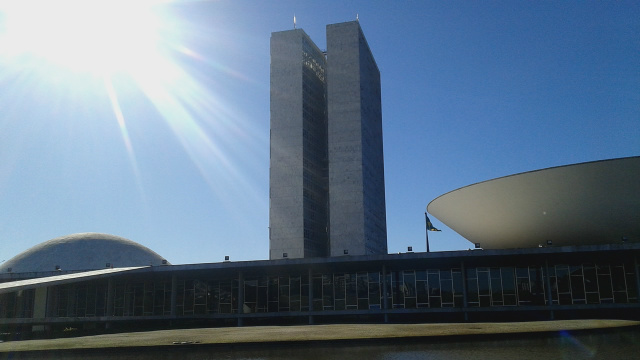 Sindicato Rural de Três Lagoas disponibiliza ônibus para levar produtores à Brasília No próximo domingo, 17 o Congresso Nacional terá um dia histórico quando os deputados votarão o impeachment da presidente Dilma Roussef (Foto: Coaraci Castilho)