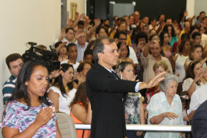 Sirlene da Saúde e Beto Araújo quando prestavam juramento durante a solenidade de posse (Foto: Ricardo Ojeda)