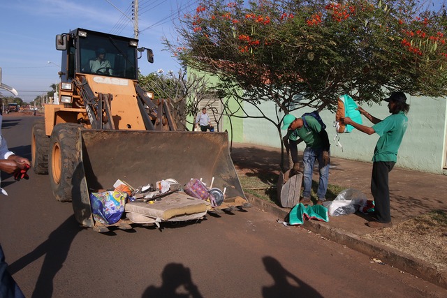 “Meu Bairro Limpo” chega à Vila Alegre e Quinta da Lagoa Nas quatro primeiras etapas foram recolhidos 231 caminhões de lixo (Foto/Assessoria)