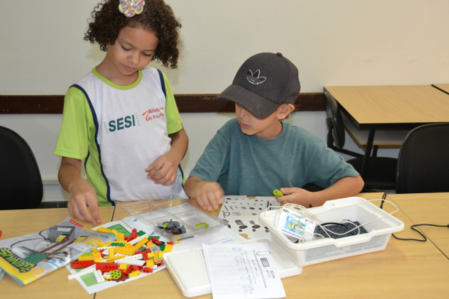Trata-se dos programas extracurriculares da Lego Zoom Education Genius e Líder. (Foto: Assessoria)