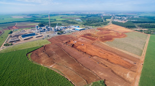 Construção de fábrica de celulose deve criar mais de 7 mil empregos no interior de SP Canteiro de obras da fábrica de celulose ocupa uma área de mais de 1,2 milhão de metros quadrados em Lençóis Paulista — Foto: Grupo Bracell/Divulgação