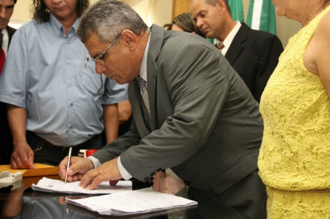 Prefeito empossado de Batayporã nao descarta auditoria nas contas da prefeitura Sãovesso recebe contas e não descarta auditoria. Foto: Isabelle Tanji/Nova News