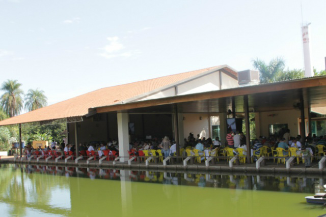 Anos de luta e sacrifícios embasaram a história de sucesso do Lagoa da Prata Antes o local era aberto e o pesque pague atraia a clientela. Hoje, o principal atrativo são os pratos elaborados com exclusividades pelos irmãos Imada (Foto: Ricardo Ojeda/Arquivo)