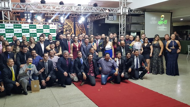 Empresários que integram a AJE - TL em pose durante o evento que escolheu o destaque Empresário do Ano (Foto: Ricardo Ojeda)
