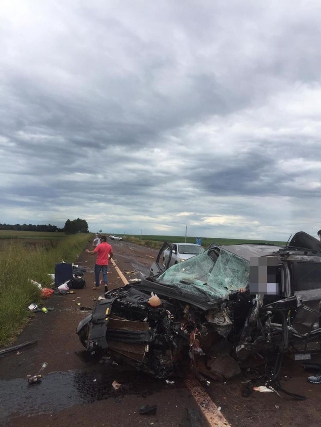Agora: grave acidente na BR-463, Dourados a Ponta Porã, envolveu vários veículos deixando vítima fatal Fotos enviadas a redação do site itaporanews via WhatsApp
