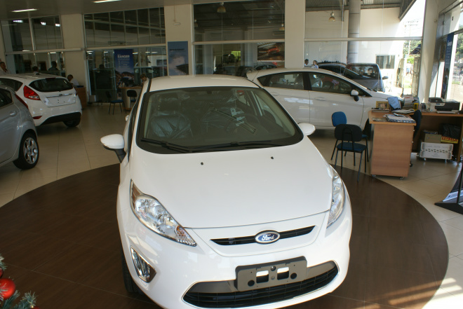 Mais de 3,6 milhões de carros novos foram vendidos em 2012 Brasileiros compraram mais carros novos em 2012
Foto: Rafael Furlan