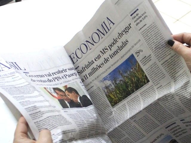 2ª demissão em massa em dois anos indica fim da era impressa em jornal Edição de domingo do jornal Correio do Estado, modelo que deve acabar. (Foto: Marina Pacheco)