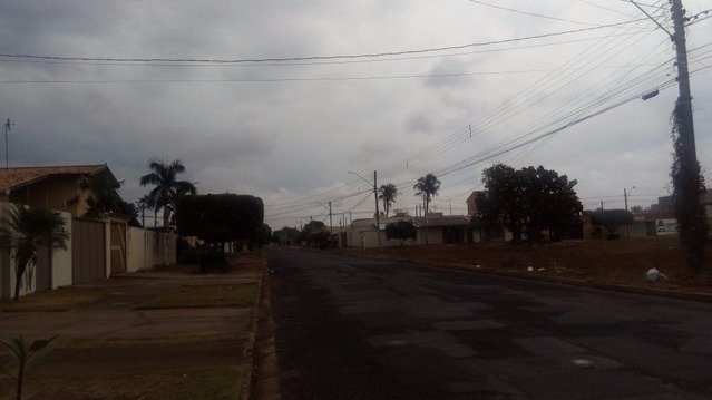 Quinta-feira será chuvosa e com temperaturas amenas em Três Lagoas Quinta-feira terá chuva e tempo fechado o dia todo. Foto: Gisele Berto